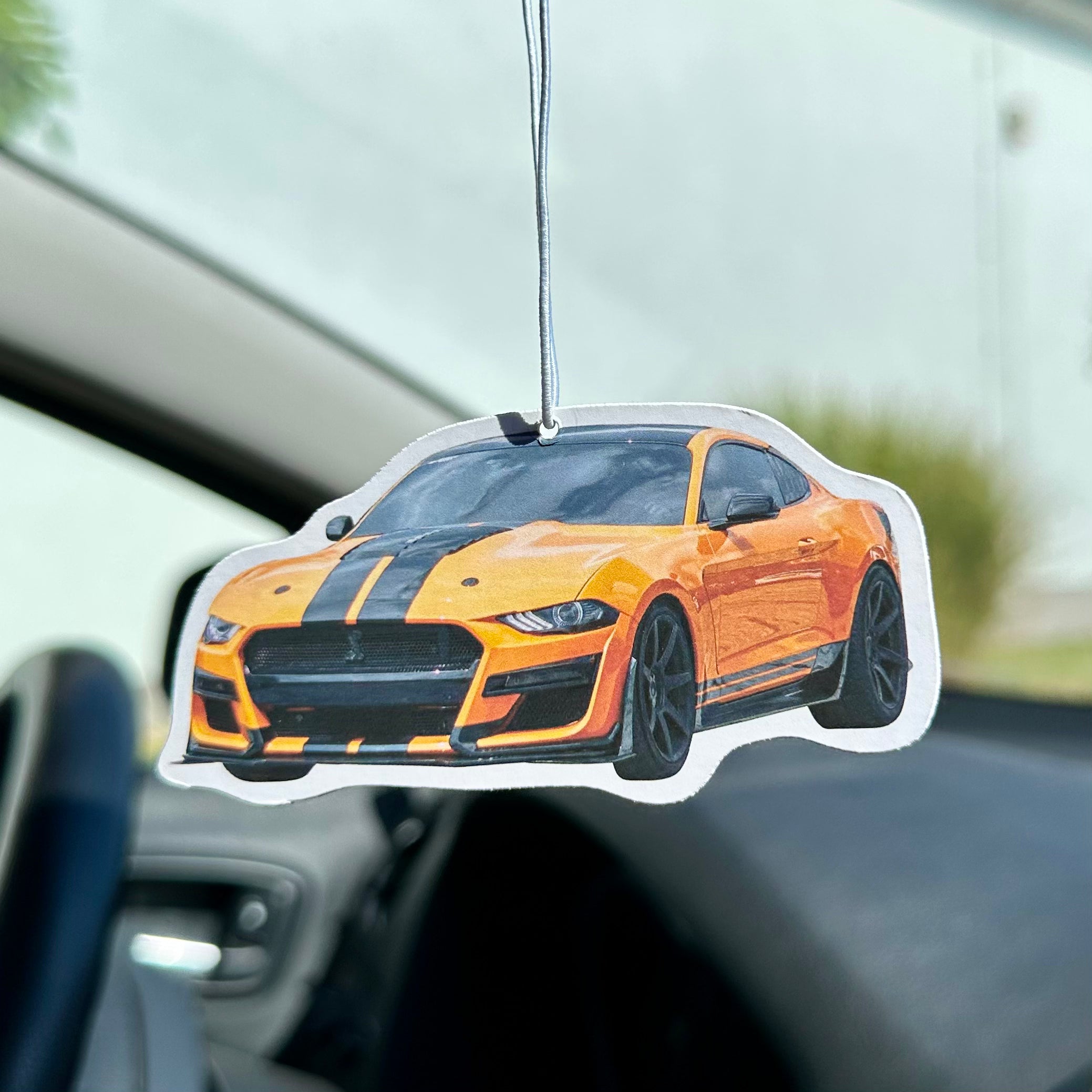 Egyedi autóillatosító