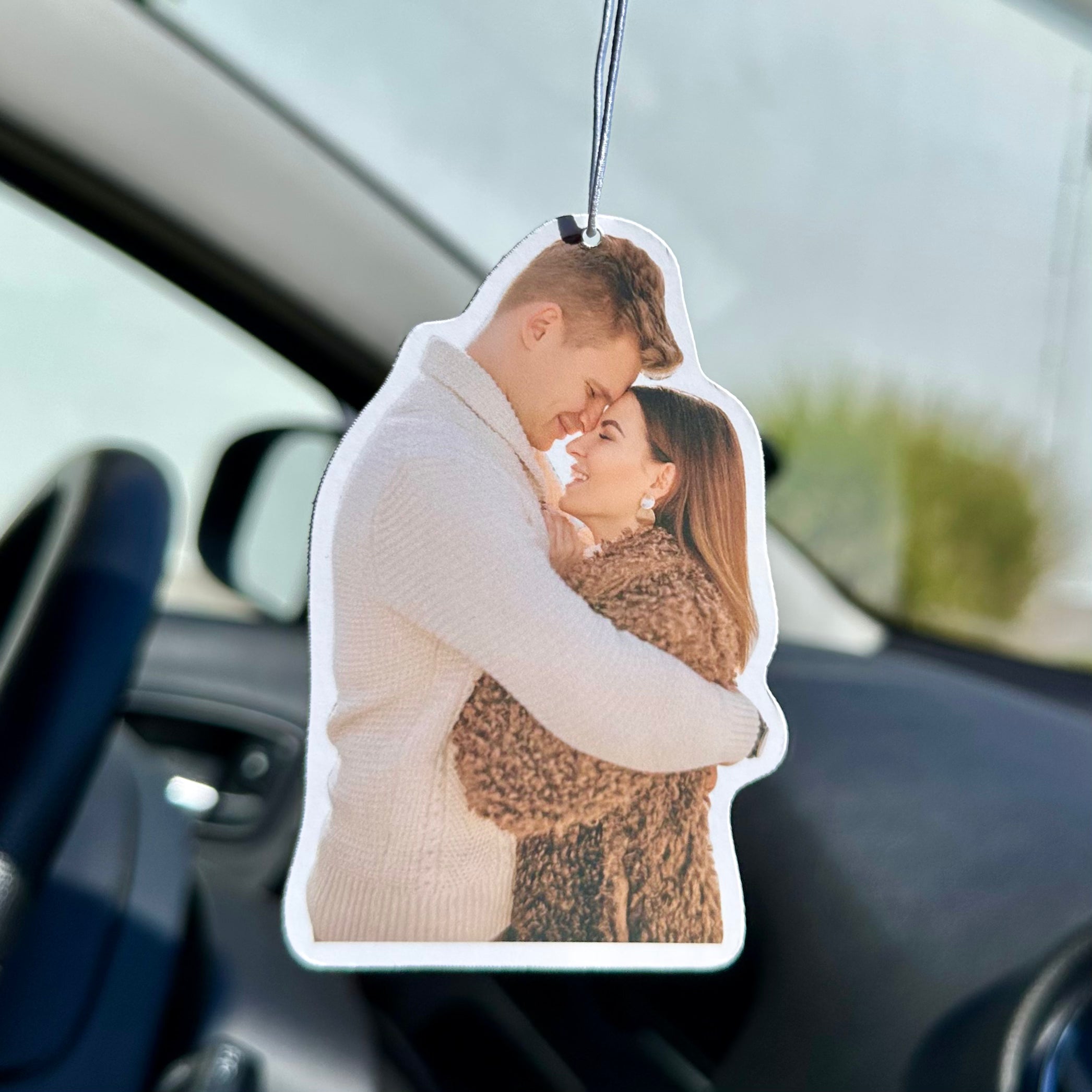 Egyedi autóillatosító