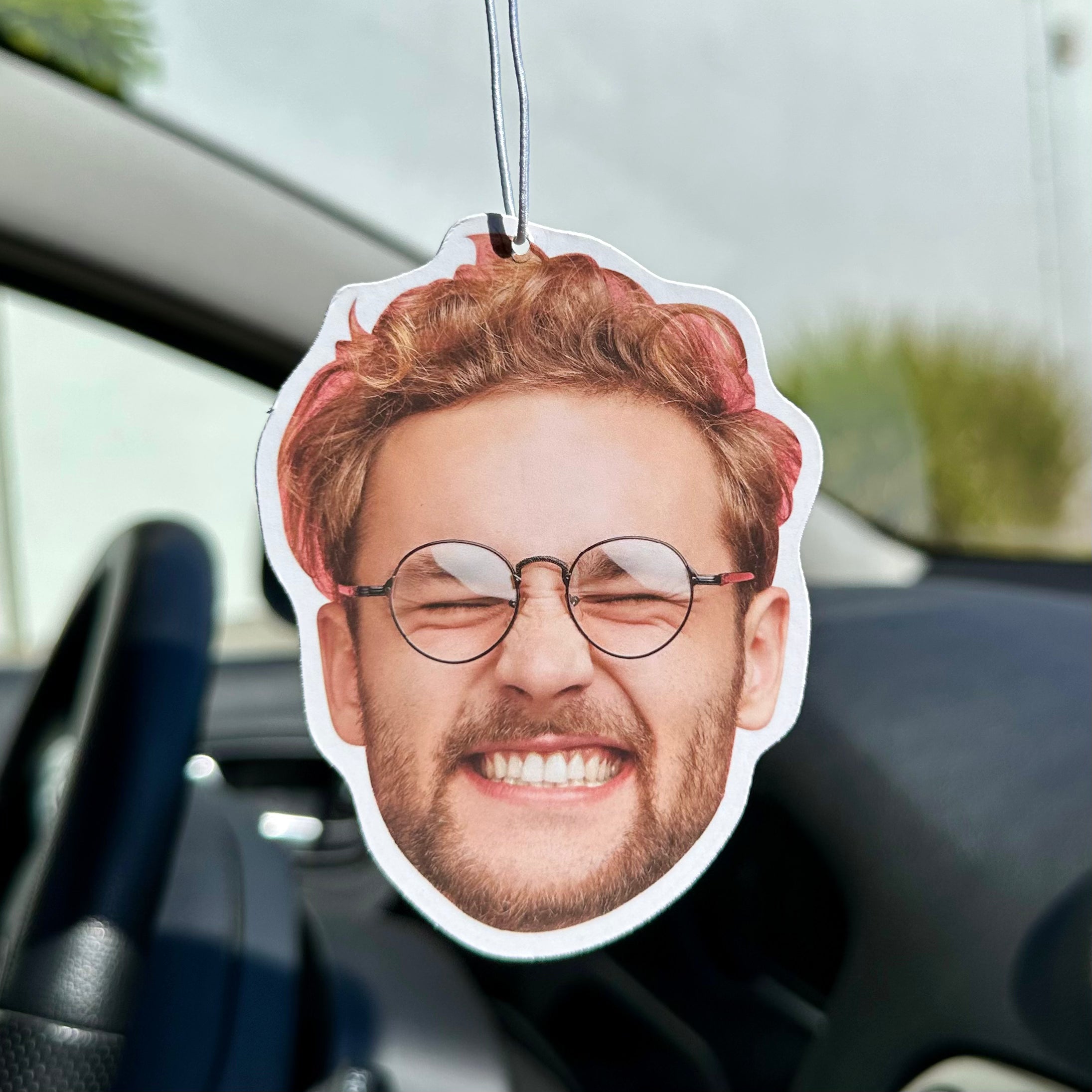 Egyedi autóillatosító